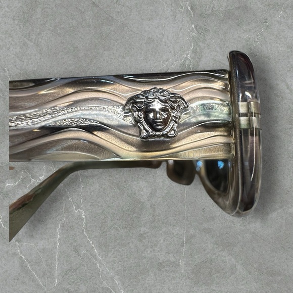 Versace Medusa Biggie Vintage Gold Sunglasses w/ Case/Cleaning Cloth/Auth Card - Picture 6 of 16